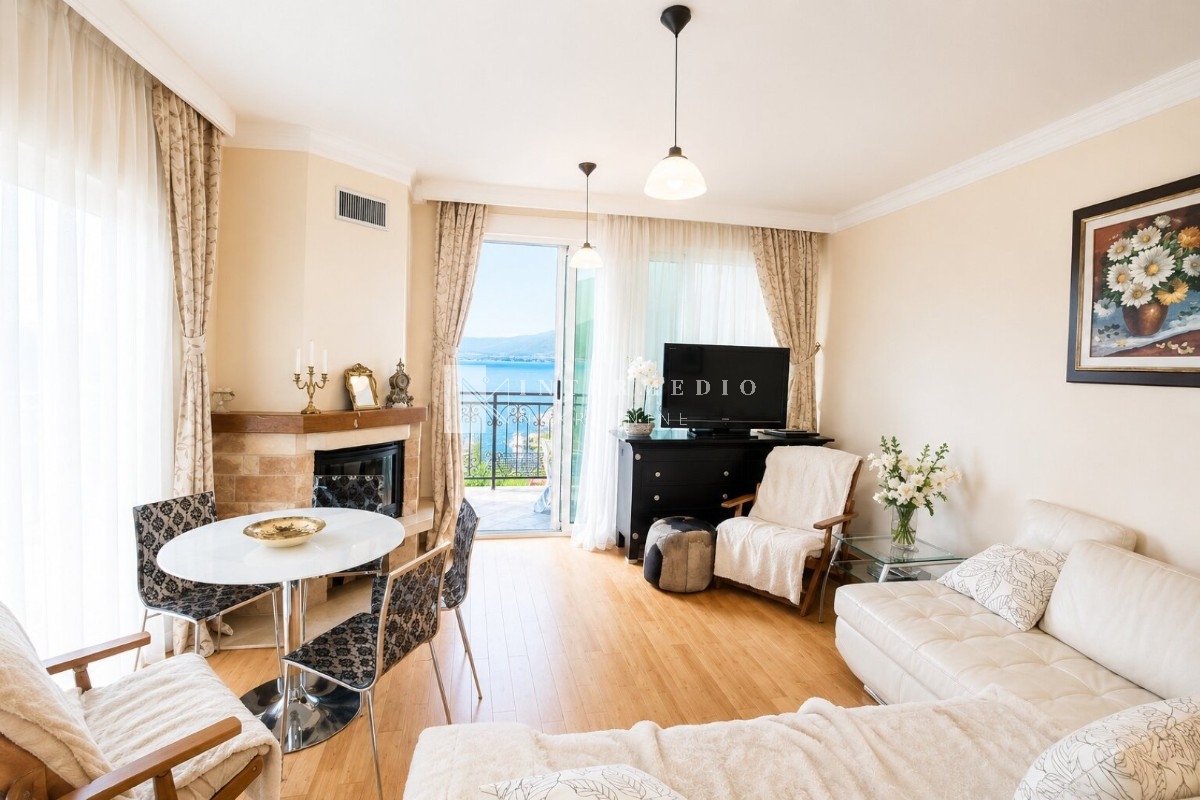 Продажа – квартира 55 м² + терраса 20 м², вторая линия от моря, Дженовичи, Херцег-Нови